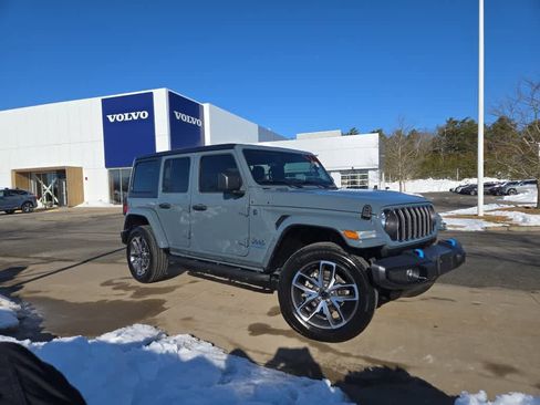 Used 2024 Jeep Wrangler Sport S w/ Convenience Group image 2