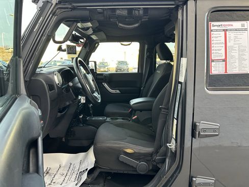 Used 2017 Jeep Wrangler Unlimited Sahara image 12