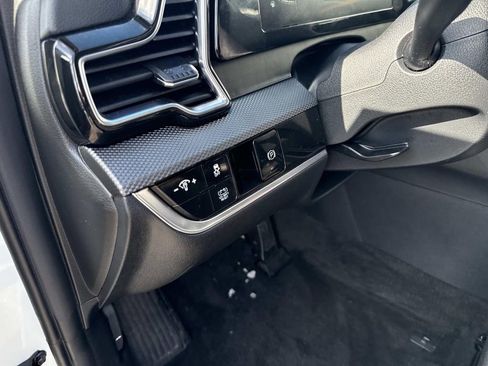 Used 2024 Kia Sportage LX image 19