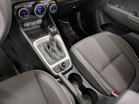 Certified 2024 Hyundai Venue Limited image 13