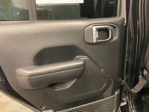 Used 2021 Jeep Gladiator Sport AWD/4WD image 31