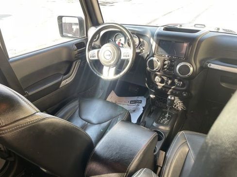 Used 2016 Jeep Wrangler Unlimited Rubicon image 22