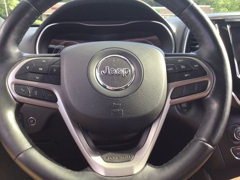 Used 2019 Jeep Cherokee High Altitude AWD/4WD image 29