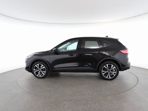 Used 2022 Ford Escape SE w/ SE Sport Appearance Package image 7