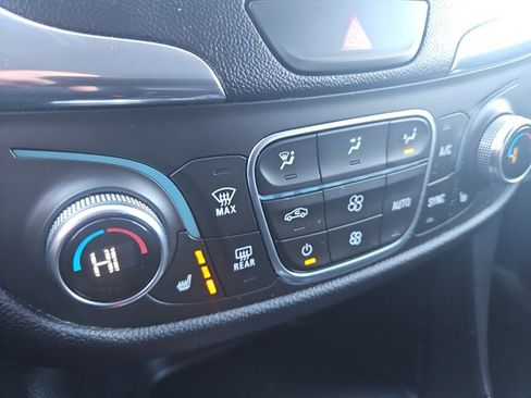 Used 2019 Chevrolet Equinox LT image 12