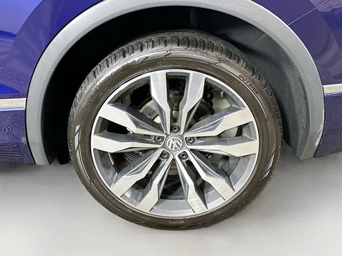 Certified 2021 Volkswagen Tiguan SEL Premium R-Line image 31