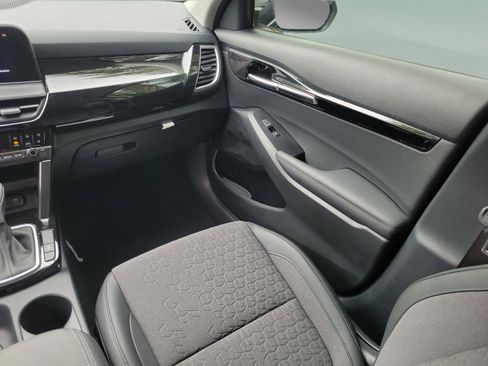 New 2026 Kia Seltos S FWD image 10
