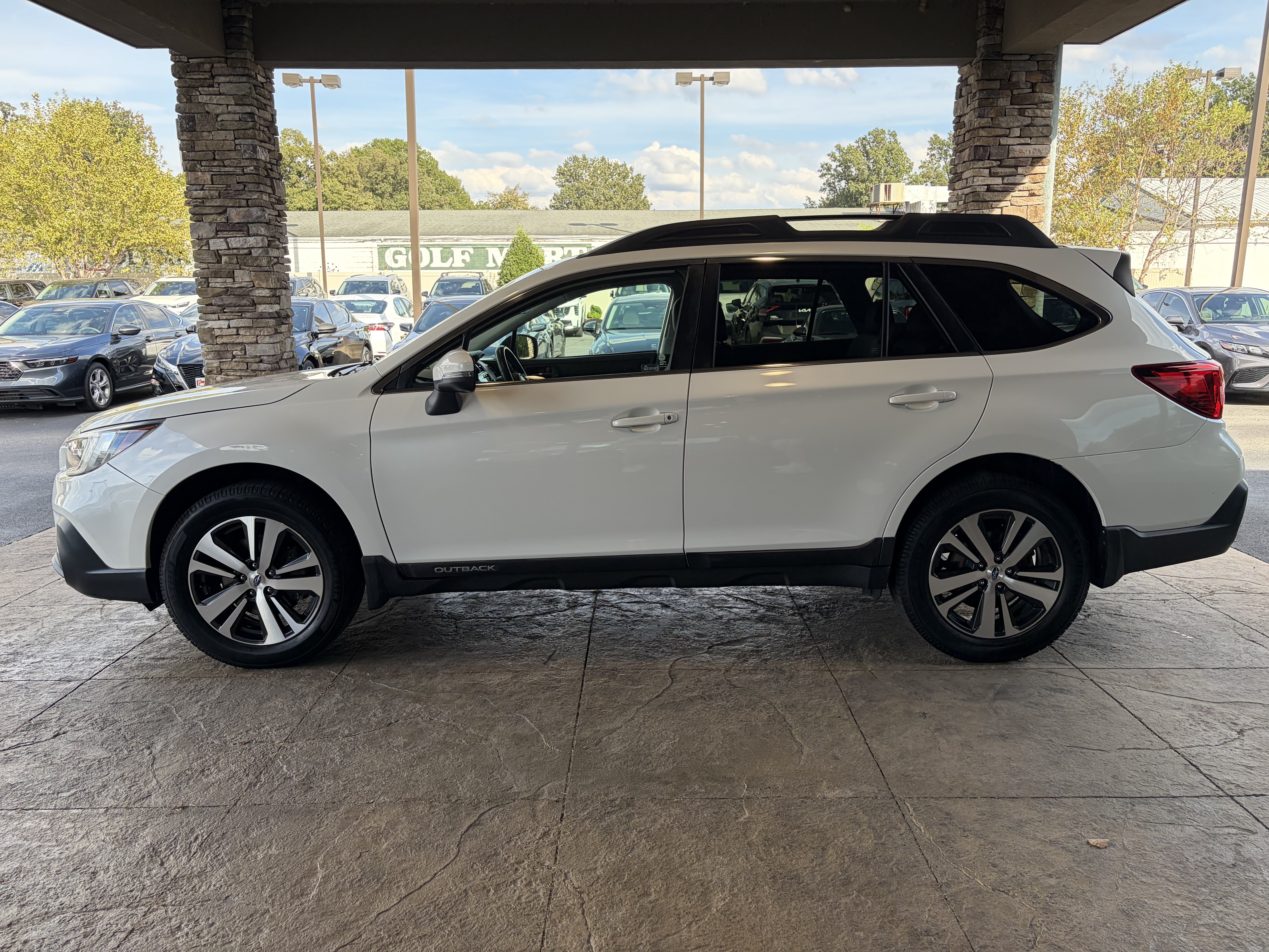 Used 2019 Subaru Outback 2.5i Limited AWD/4WD image 9