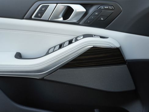 Certified 2025 BMW X7 xDrive40i image 30