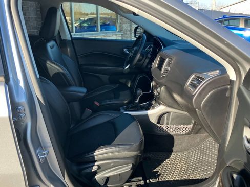 Used 2017 Jeep Compass Latitude w/ Popular Equipment Group image 14