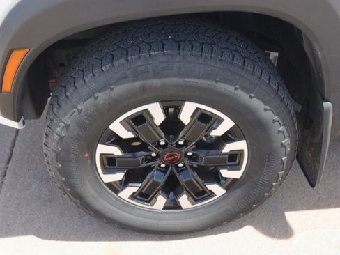 Used 2024 Nissan Frontier PRO-4X w/ Technology Package AWD/4WD image 12