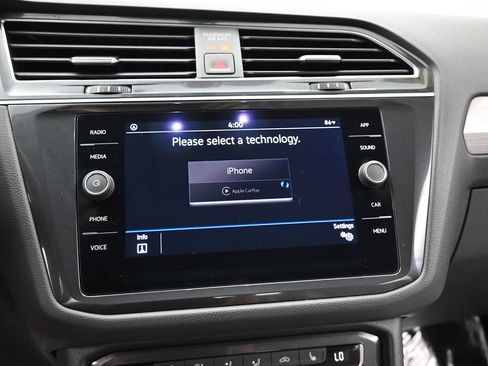 Used 2021 Volkswagen Tiguan SE w/ Panoramic Sunroof Package AWD/4WD image 18