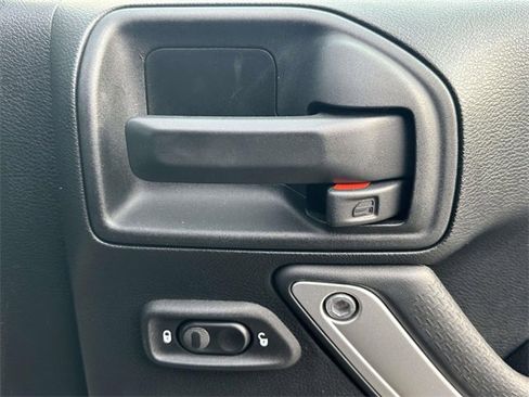 Used 2017 Jeep Wrangler Unlimited Sahara w/ Dual Top Group image 18