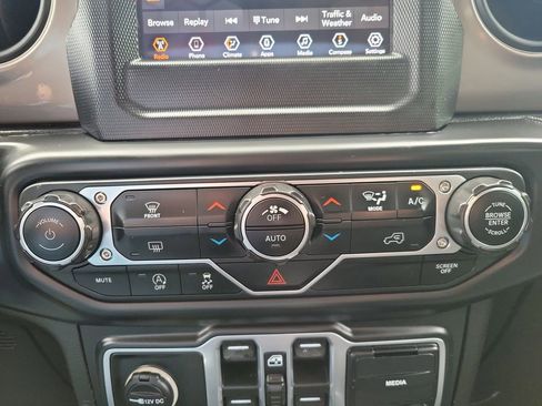 Used 2018 Jeep Wrangler Unlimited Sport S AWD/4WD image 37