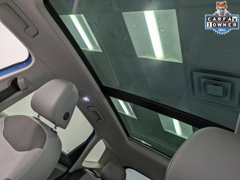 Used 2023 Volkswagen Taos SE w/ Panoramic Sunroof Package AWD/4WD image 23