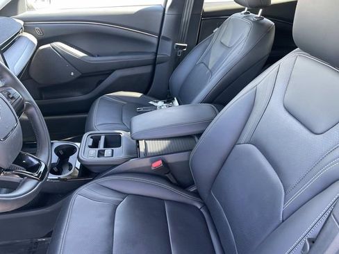 Certified 2025 Ford Mustang Mach-E Premium image 23