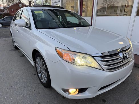 Used 2011 Toyota Avalon Limited image 3