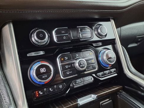 Used 2022 GMC Yukon XL Denali image 9