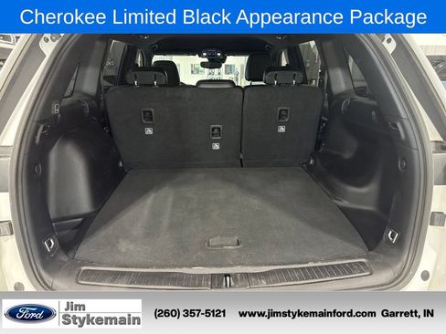 Used 2024 Jeep Grand Cherokee Limited w/ Black Appearance Package AWD/4WD image 25