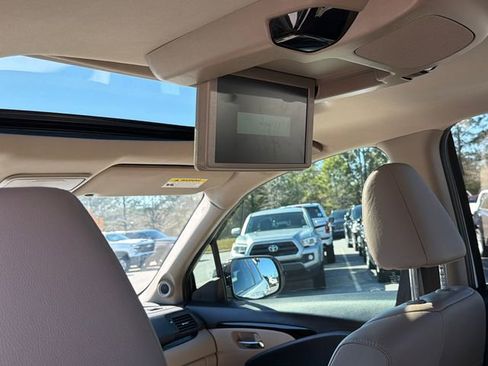 Used 2021 Honda Pilot Touring image 22