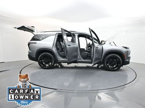 Used 2025 Chevrolet Traverse LT FWD image 44