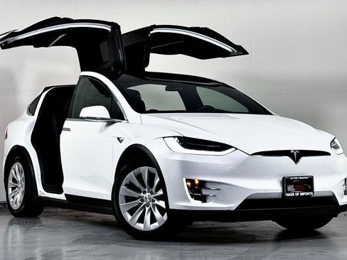 Used 2018 Tesla Model X 75D image 17