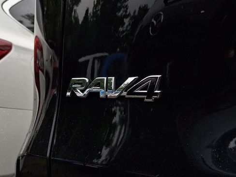 Used 2025 Toyota RAV4 XLE AWD/4WD image 9