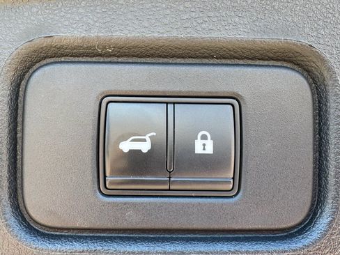 Used 2023 Nissan Pathfinder SL image 31