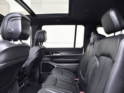 Used 2023 Jeep Wagoneer Series III w/ Premium Group I image 27