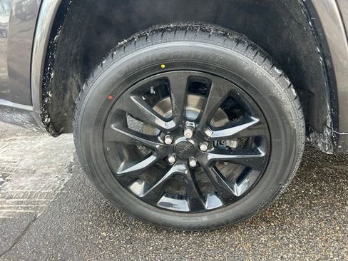 Used 2019 Jeep Grand Cherokee Altitude image 4