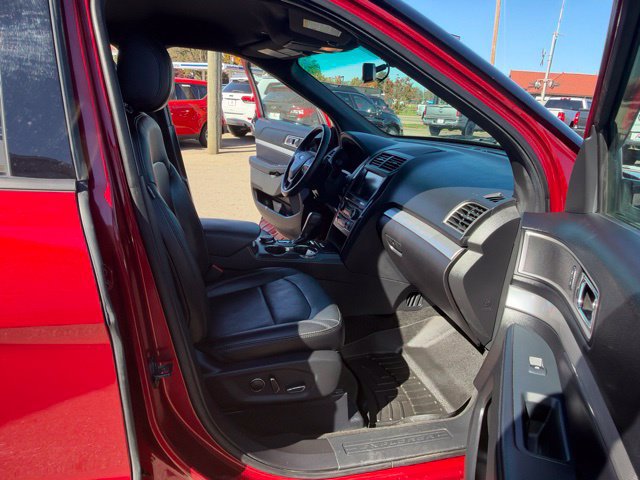Used 2016 Ford Explorer XLT w/ Equipment Group 202A AWD/4WD image 15