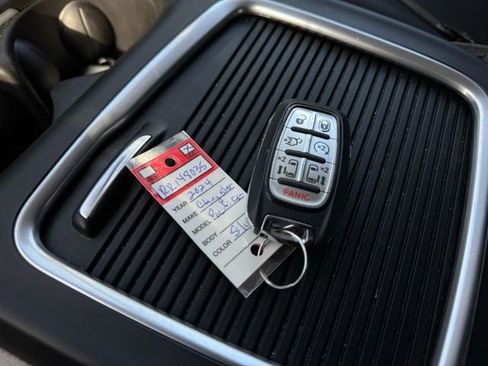 Used 2024 Chrysler Pacifica Touring-L image 40