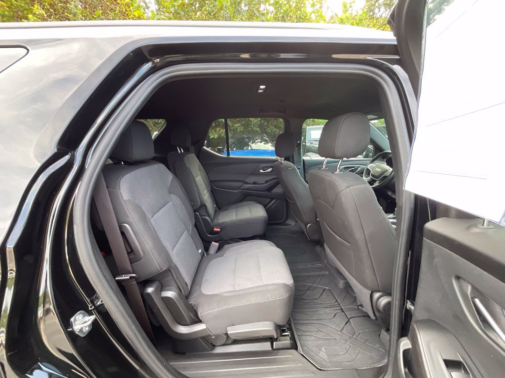 Used 2023 Chevrolet Traverse LT FWD image 24