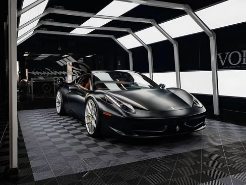Used 2010 Ferrari 458 Italia Coupe RWD image 7
