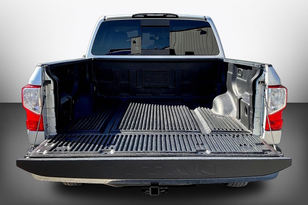 Used 2018 Nissan Titan SV AWD/4WD image 7