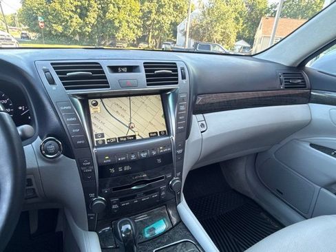 Used 2007 Lexus LS 460 L w/ Luxury Pkg RWD image 24