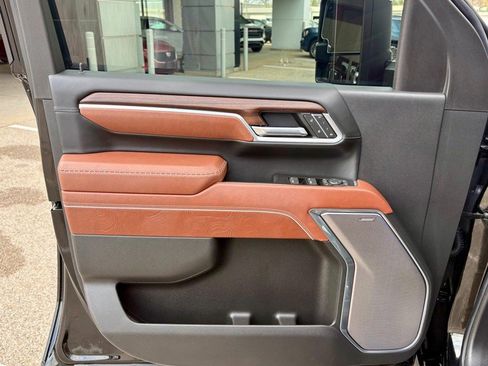 Used 2025 GMC Sierra 2500 Denali Ultimate w/ Max Trailering Package image 19