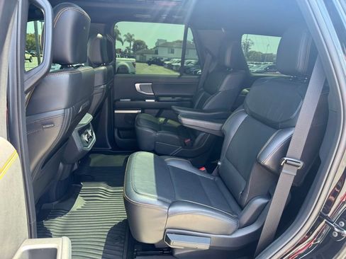 Used 2025 Ford Expedition Tremor AWD/4WD image 17