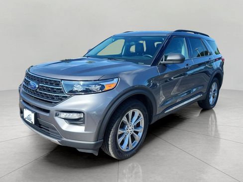 Certified 2023 Ford Explorer XLT w/ Equipment Group 202A AWD/4WD image 3