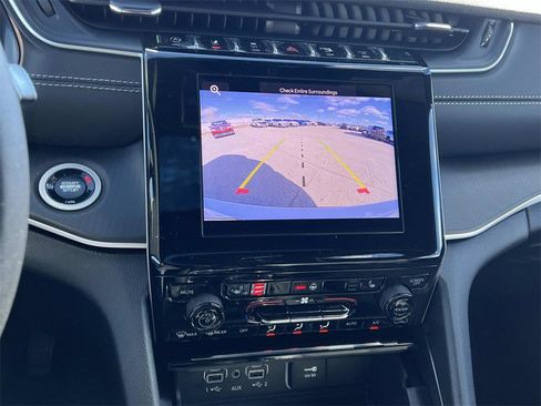 New 2025 Jeep Grand Cherokee L Altitude image 17