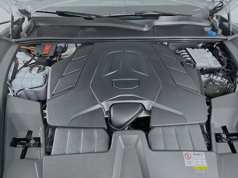 Certified 2024 Porsche Cayenne AWD/4WD image 31