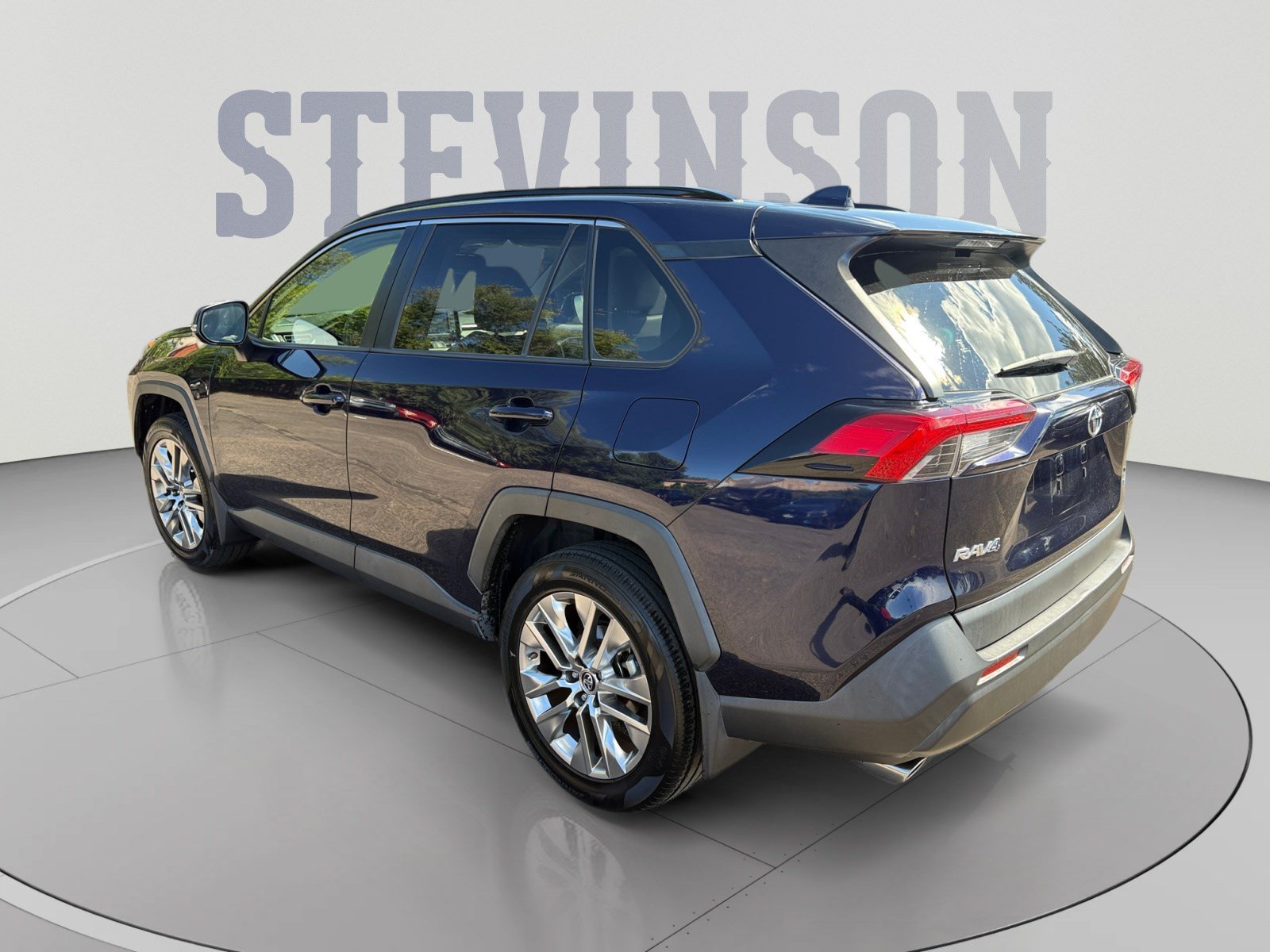 Used 2019 Toyota RAV4 XLE Premium w/ Cold Weather Package AWD/4WD image 3
