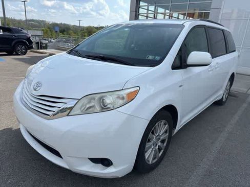 Used 2017 Toyota Sienna LE AWD/4WD image 1