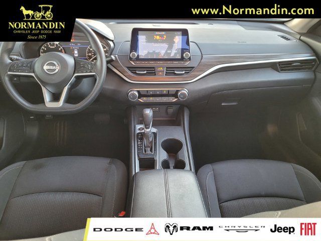 Used 2025 Nissan Altima 2.5 SV FWD image 6