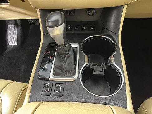 Used 2015 Toyota Highlander XLE AWD/4WD image 35
