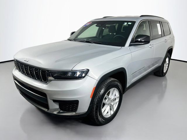 Used 2025 Jeep Grand Cherokee L Laredo RWD image 4