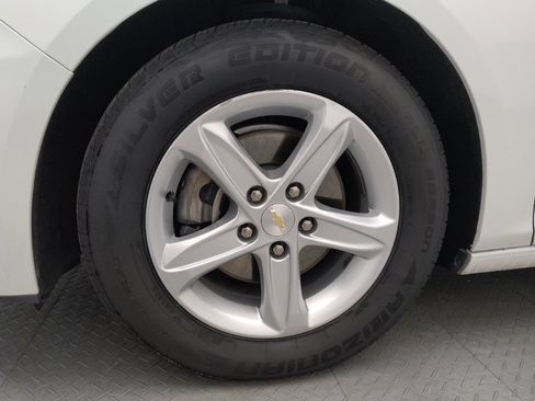 Used 2025 Chevrolet Malibu LS FWD image 31