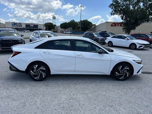 New 2025 Hyundai Elantra SEL image 9