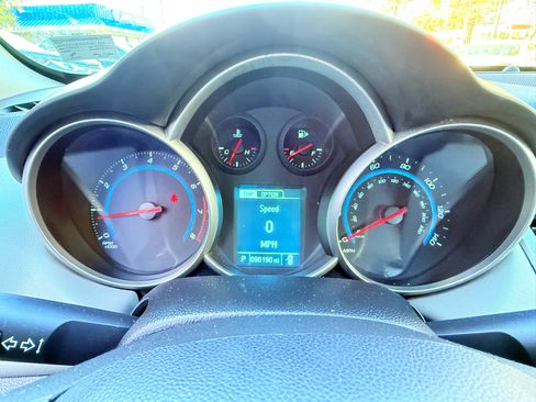 Used 2016 Chevrolet Cruze LT image 17