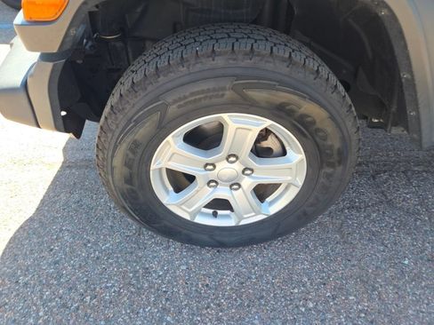 Used 2018 Jeep Wrangler Unlimited Sport S AWD/4WD image 6